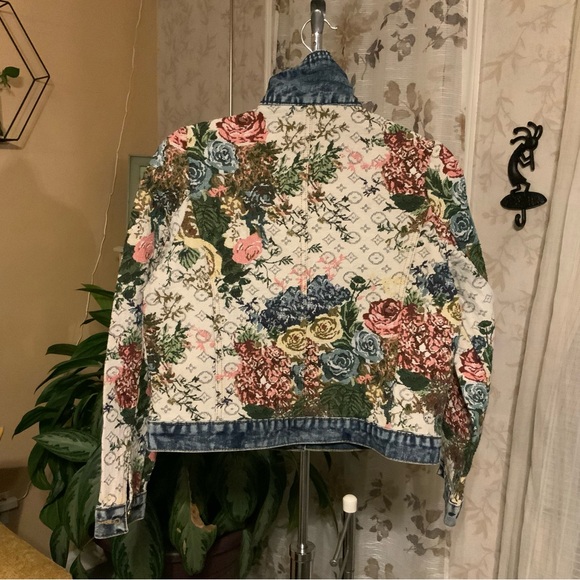 EUC Women’s unique denim and tapestry button down two pocket jacket. - Picture 4 of 10